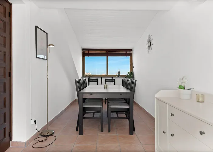 Lovely Penthouse By Costarentals - Ref M15 アパート エステポナ