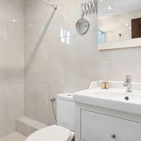 Апартаменты Lovely Penthouse By Costarentals - Ref M15 *