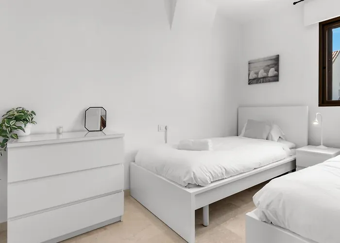 Lovely Penthouse By Costarentals - Ref M15 إِستيبونا