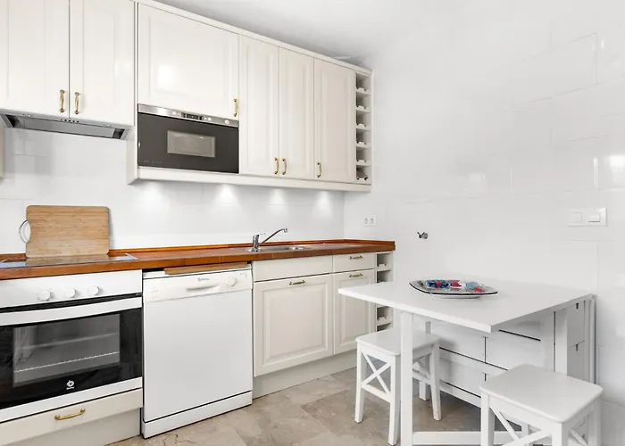 Lovely Penthouse By Costarentals - Ref M15 شقة إِستيبونا